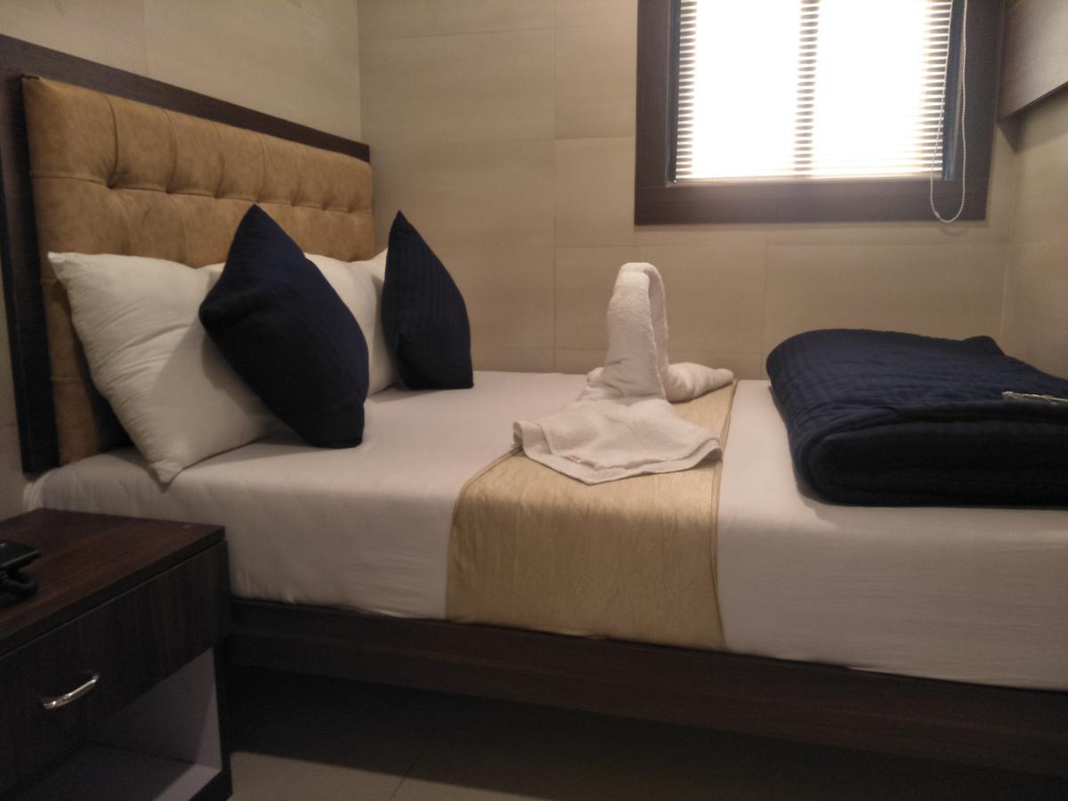 Hotel Avenue Residency Mumbai  Buitenkant foto