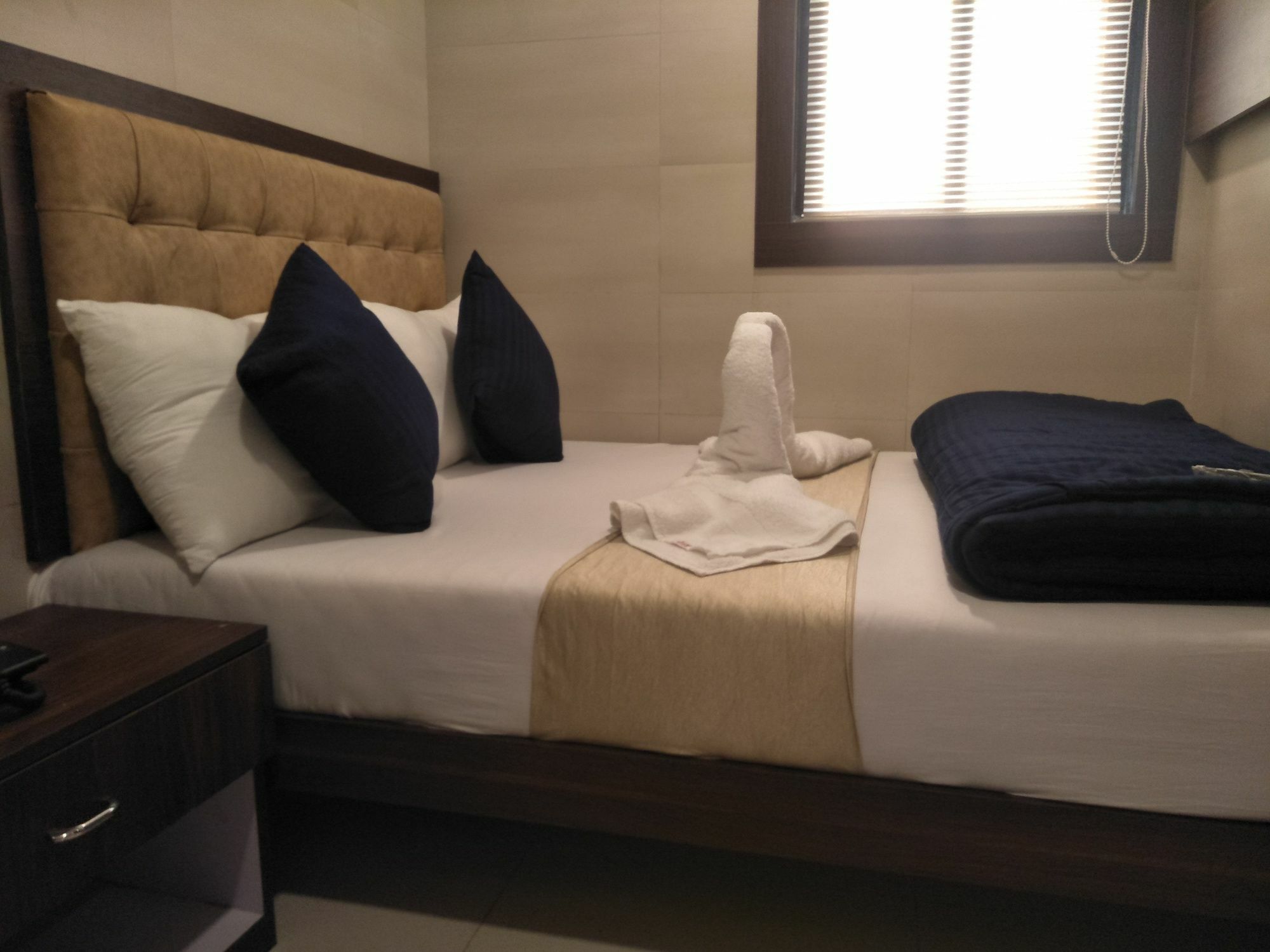 Hotel Avenue Residency Mumbai  Buitenkant foto